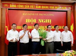 Đồng chí Đinh La Thăng nhận nhiệm vụ Phó Trưởng Ban Kinh tế Trung ương